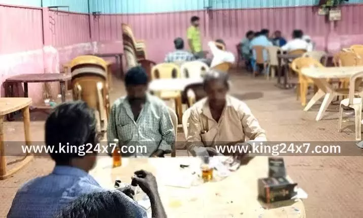 கரூரில்,பார் அருகே அனுமதியின்றி மது விற்பனையில் ஈடுபட்ட நபர் கைது