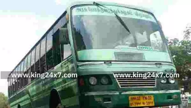 லாரியை முந்துவதற்காக சென்ற அரசு பேருந்தால் பரபரப்பு லாரியை முந்துவதற்காக சென்ற அரசு பேருந்தால் பரபரப்பு