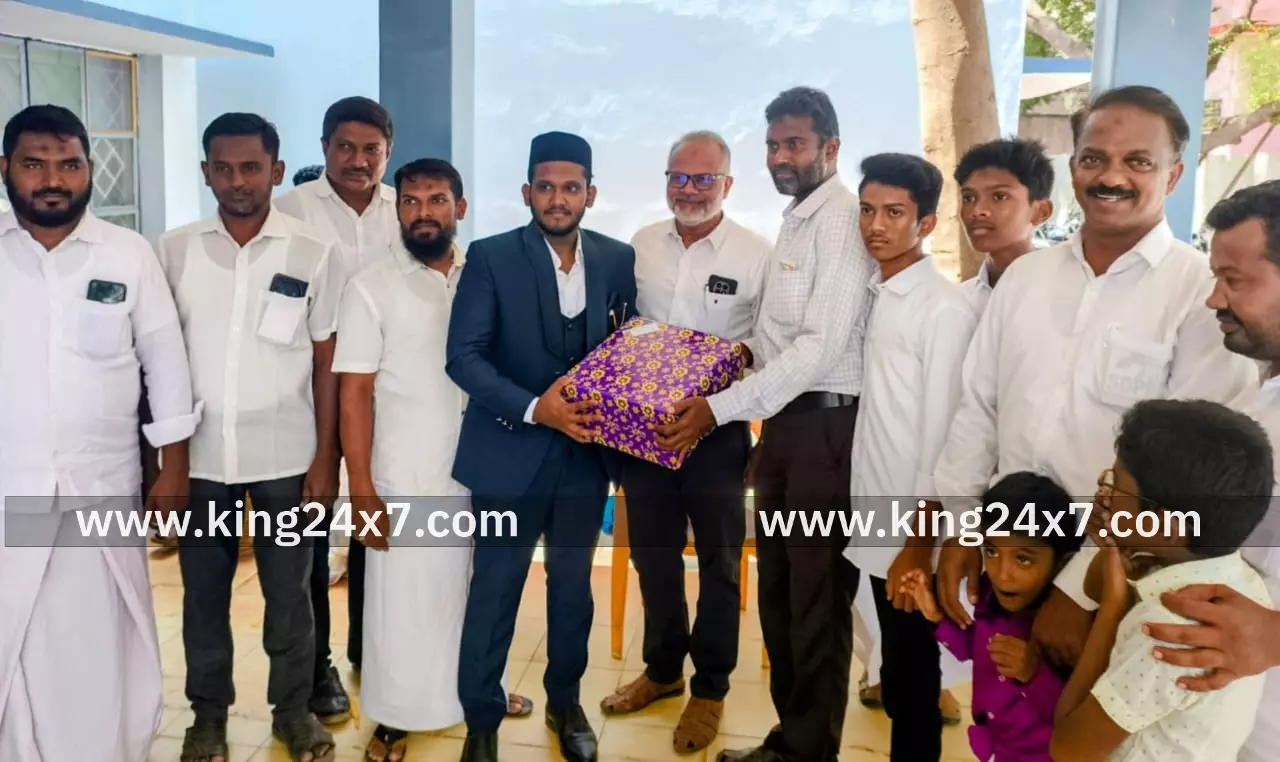 மணமக்களை வாழ்த்திய எஸ்டிபிஐ கட்சியினர் மணமக்களை வாழ்த்திய எஸ்டிபிஐ கட்சியினர்