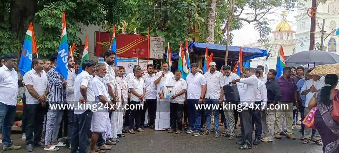 மாணவர் காங்கிரஸ் சார்பில் தபால் அனுப்பும் போராட்டம்