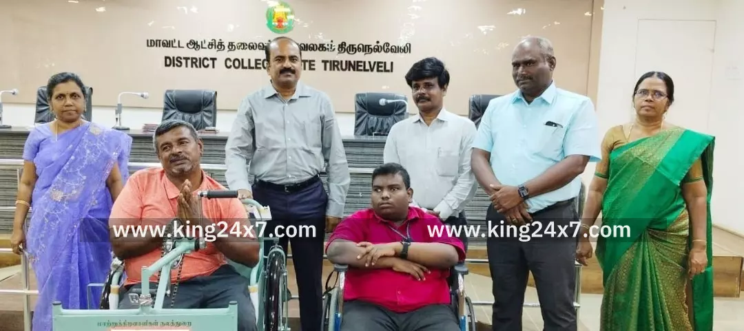 நலத்திட்ட உதவிகள் வழங்கிய மாவட்ட ஆட்சியர் நலத்திட்ட உதவிகள் வழங்கிய மாவட்ட ஆட்சியர்