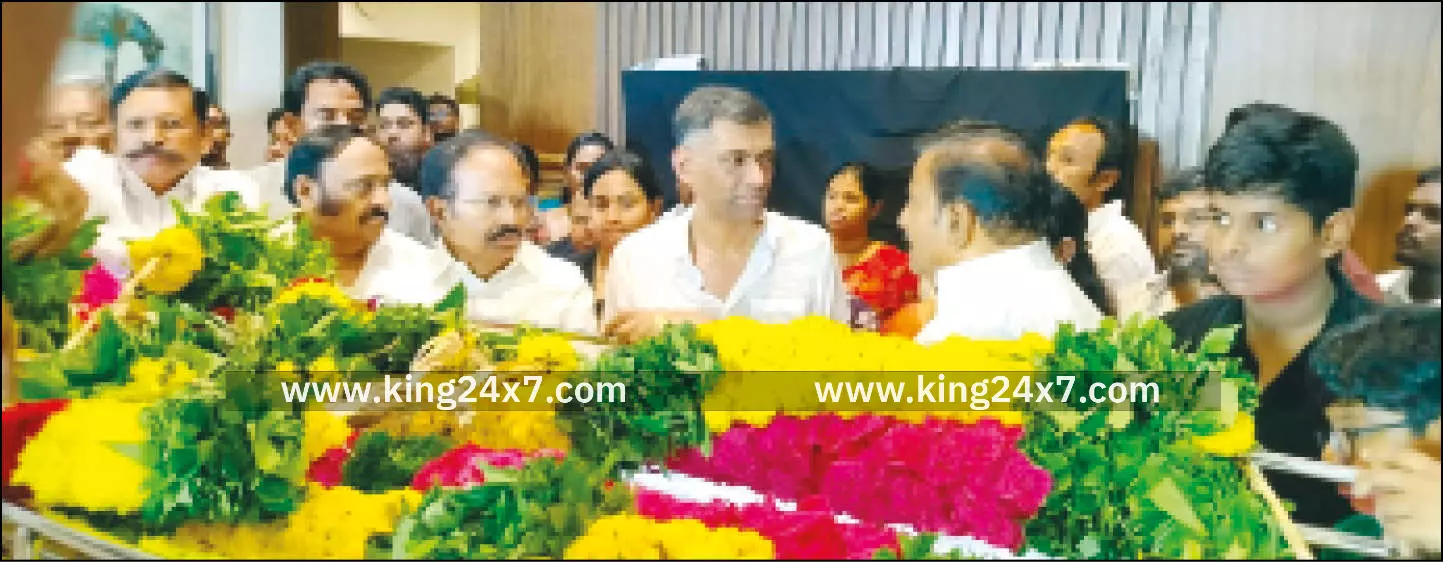 சேலம் முன்னாள் அமைச்சர் வீரபாண்டி ஆறுமுகம் மனைவி மரணம்