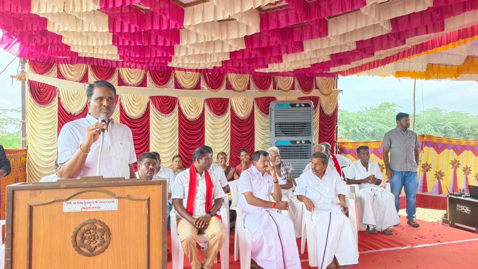 திருப்பூரில் முன்னாள் எம். எல். ஏ தோப்பு வெங்கடாசலத்திற்கு மொரட்டுபாளையம் பகுதி பொதுமக்கள் நன்றி அறிவிப்பு மற்றும் பாராட்டு விழா!