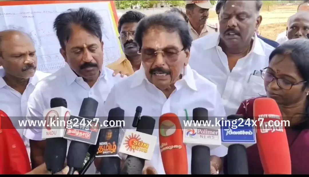 விவசாயிகளுக்கு பாதிப்பு ஏற்படுத்தும் வகையிலான எந்த திட்டத்திற்கும் தமிழக அரசு அனுமதி வழங்காது என ராமநாதபுரம் மாவட்டத்தில் எண்ணெய் கிணறுக்கு அனுமதி வழங்கப்பட்ட விவகாரம் தொடர்பா விவசாயிகளுக்கு பாதிப்பு ஏற்படுத்தும் வகையிலான எந்த திட்டத்திற்கும் தமிழக அரசு அனுமதி வழங்காது என ராமநாதபுரம் மாவட்டத்தில் எண்ணெய் கிணறுக்கு அனுமதி வழங்கப்பட்ட விவகாரம் தொடர்பா