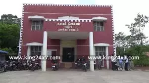 புகையிலை பொருட்கள் விற்ற 2 கடைகளுக்கு சீல்