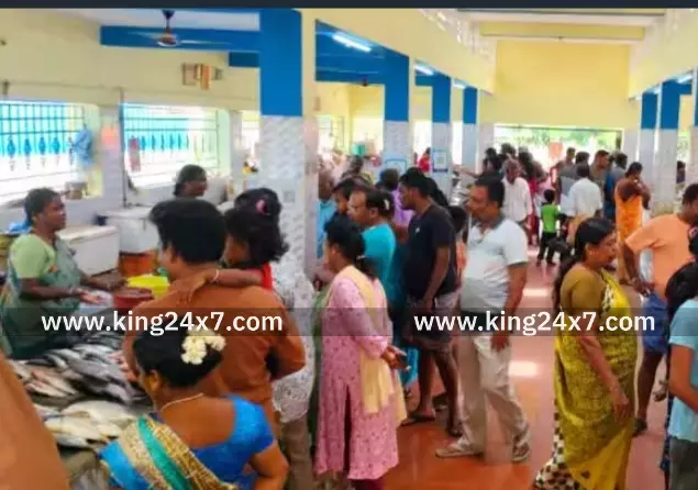 திருப்போரூர் மீன் மார்க்கெட் மற்றும் இறைச்சி கடைகளில், அசைவ பிரியர்கள் கூட்டம்