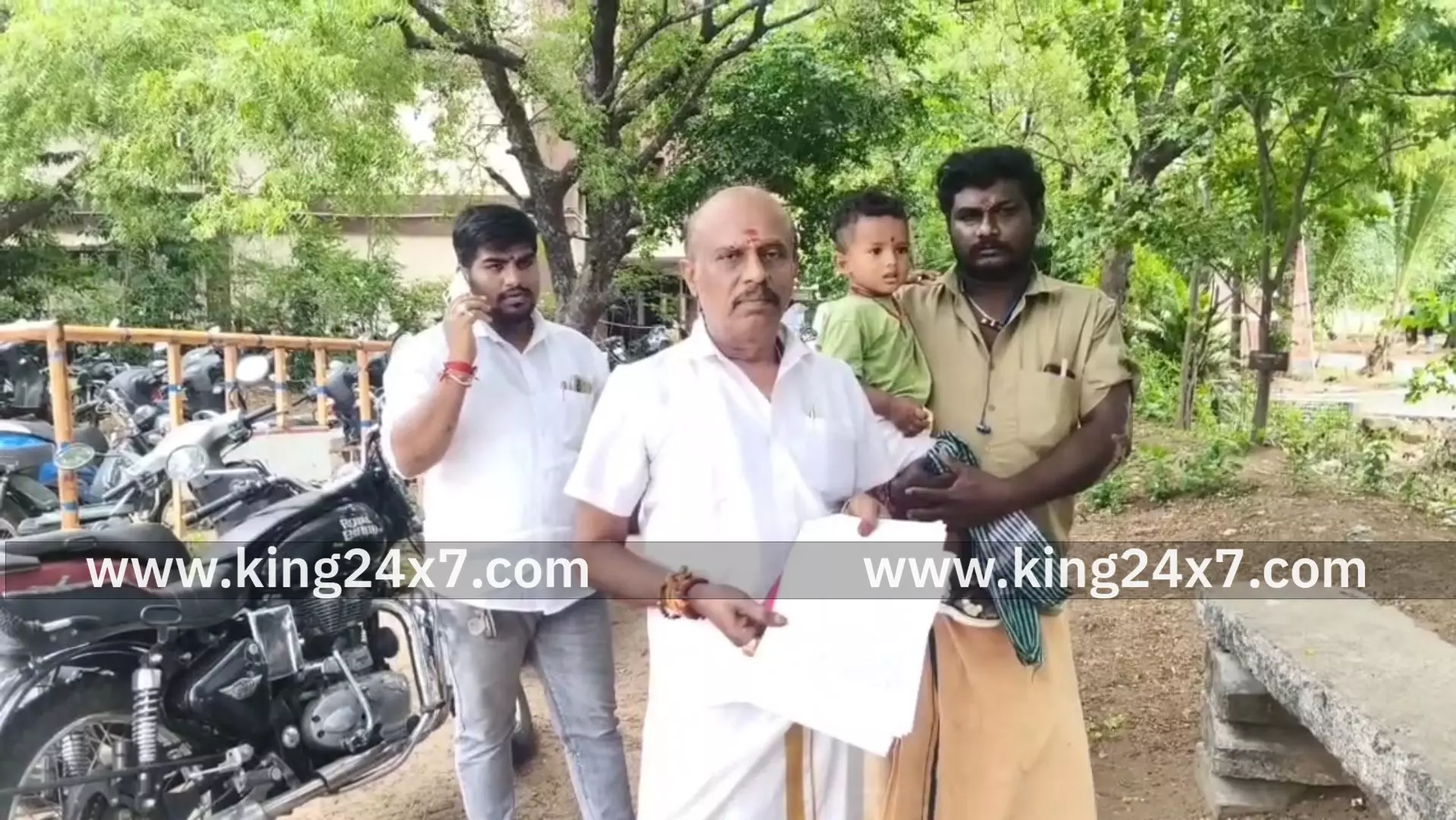 பத்து லட்சம் வாங்கிக் கொண்டு ஏமாற்றியதாக SP யிடம் புகார் மனு