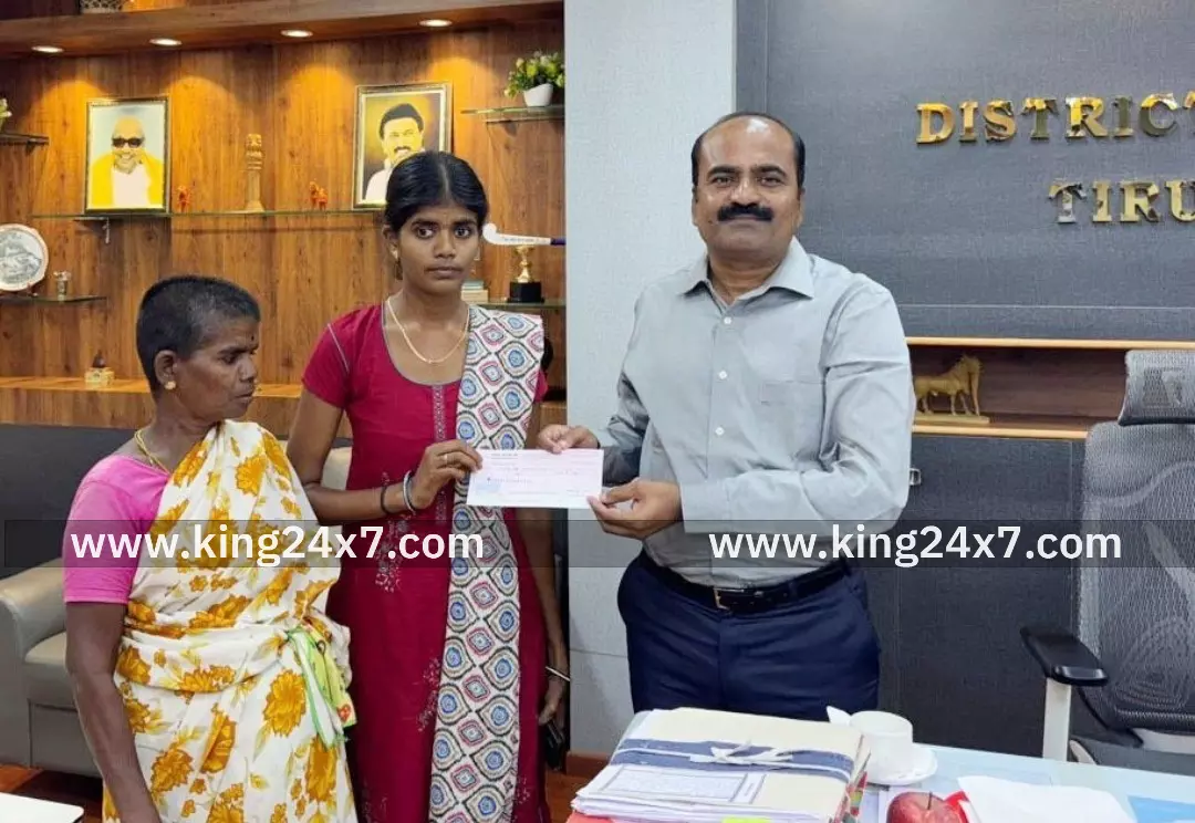 மாணவிக்கு சேர்க்கை கட்டணம் வழங்கிய கலெக்டர் மாணவிக்கு சேர்க்கை கட்டணம் வழங்கிய கலெக்டர்