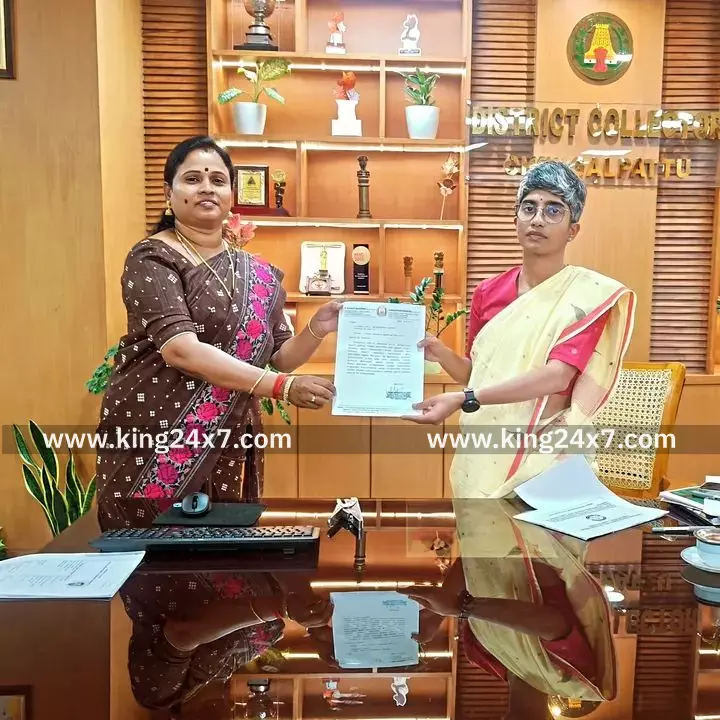 செங்கல்பட்டு மாவட்ட ஆட்சியரிடம் மனுக்கள் அளித்த எம் எல் ஏ