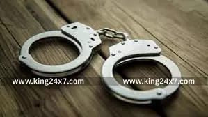 இளைஞரைத் தாக்கியவர்களில் இருவர் கைது இளைஞரைத் தாக்கியவர்களில் இருவர் கைது