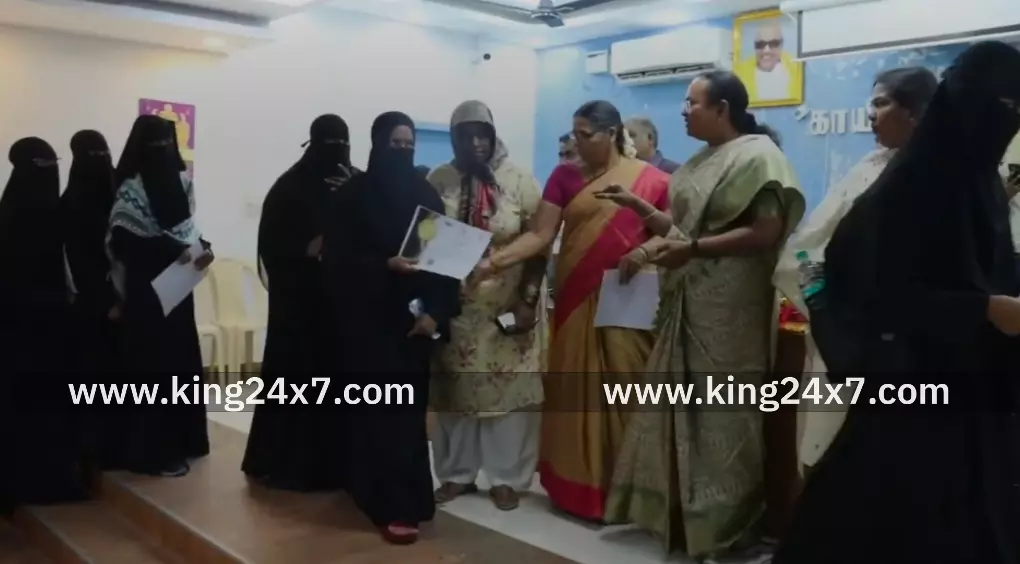 பயனாளிகளுக்கு தையல் இயந்திரம் வழங்கும் நிகழ்ச்சி!