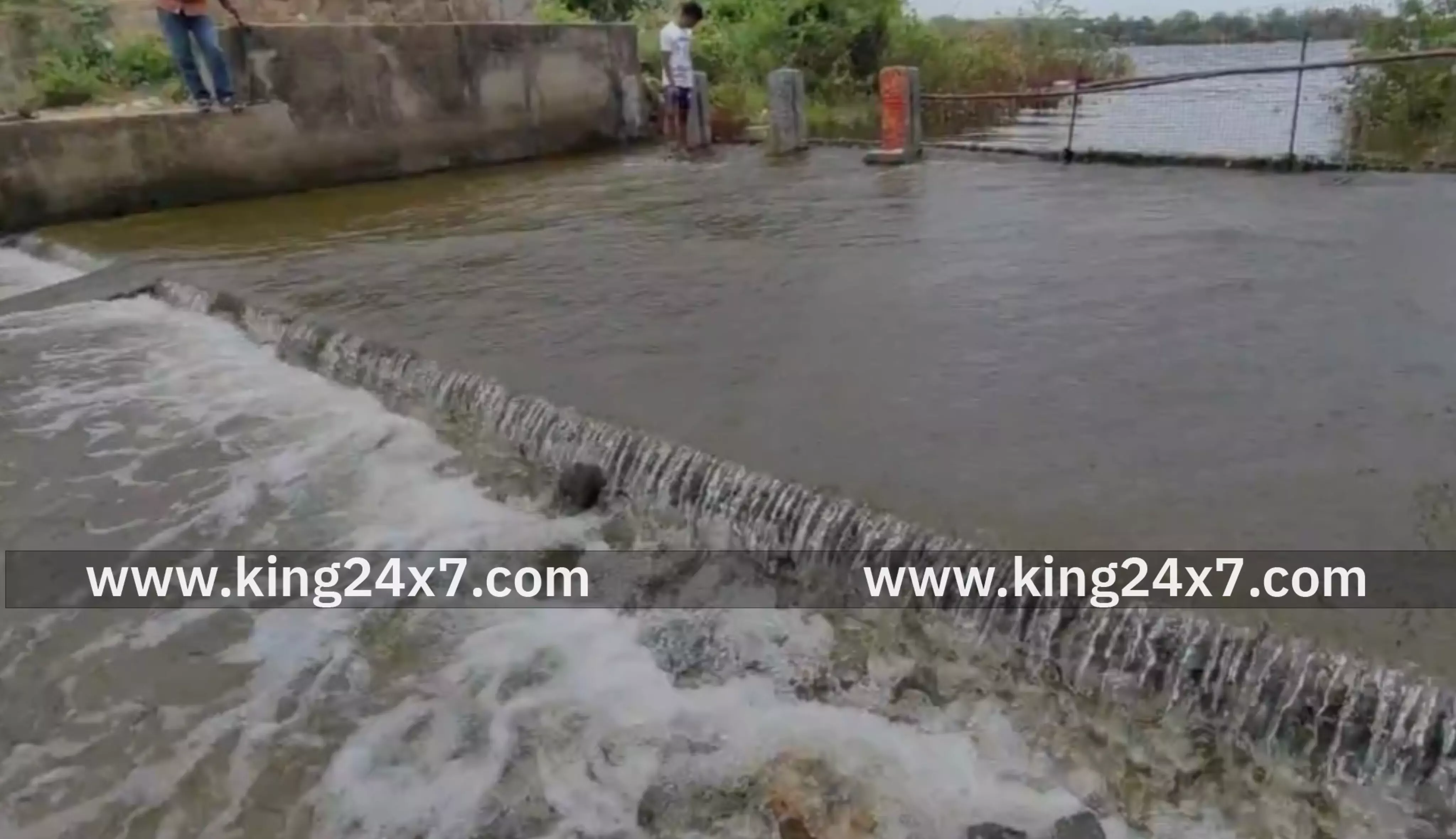 லாலாபேட்டை ஏரி நிரம்பி வழிவதால் மக்கள் மகிழ்ச்சி!