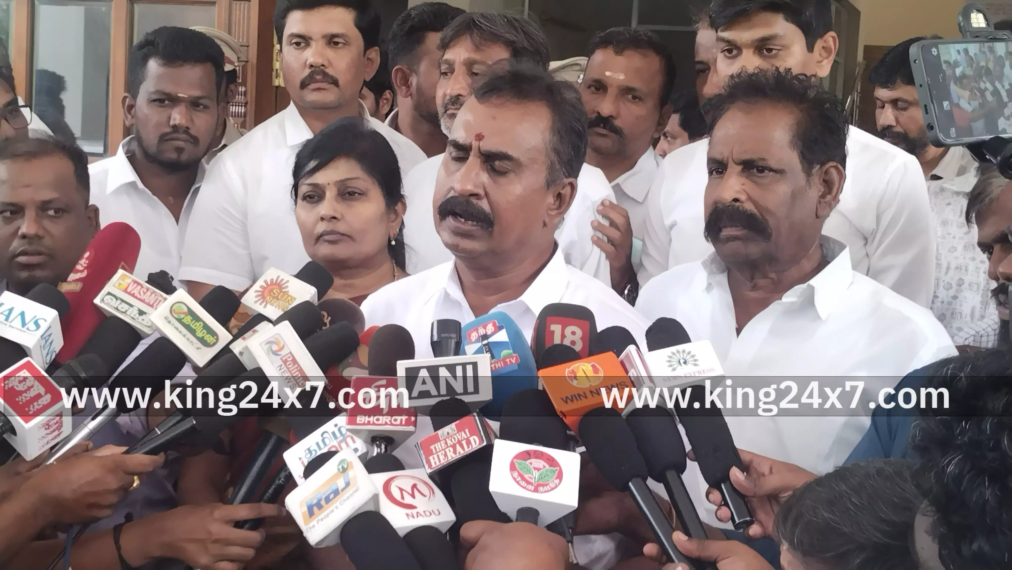 கோவை மாவட்டத்தி DFO - வை இடமாற்றம் செய்ய வேண்டும் - எஸ்.பி. வேலுமணி !