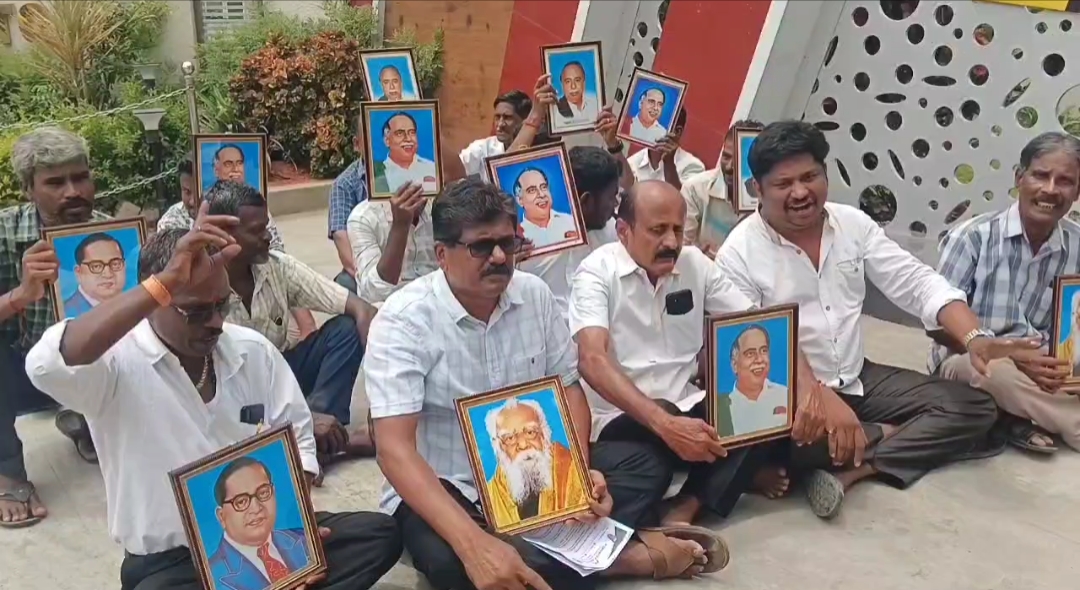 அரசு அலுவலகங்களில் பெரியார், அண்ணா, அம்பேத்கர் புகைப்படம் வைக்க கோரி ஆர்ப்பாட்டம் !
