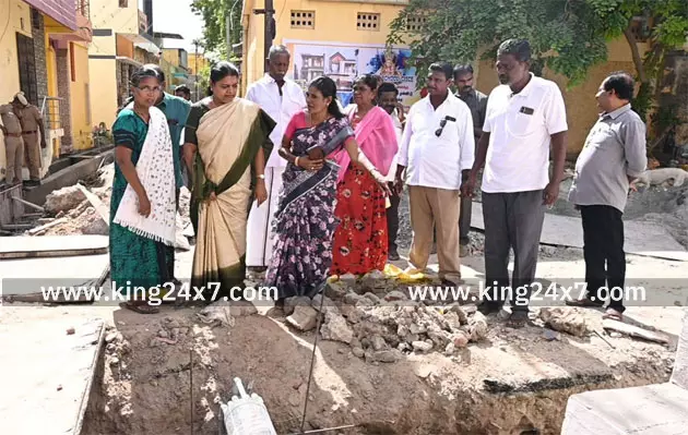 பனிமய மாதா ஆலயம் அருகில் கால்வாய் பணிகள் : அமைச்சர் ஆய்வு