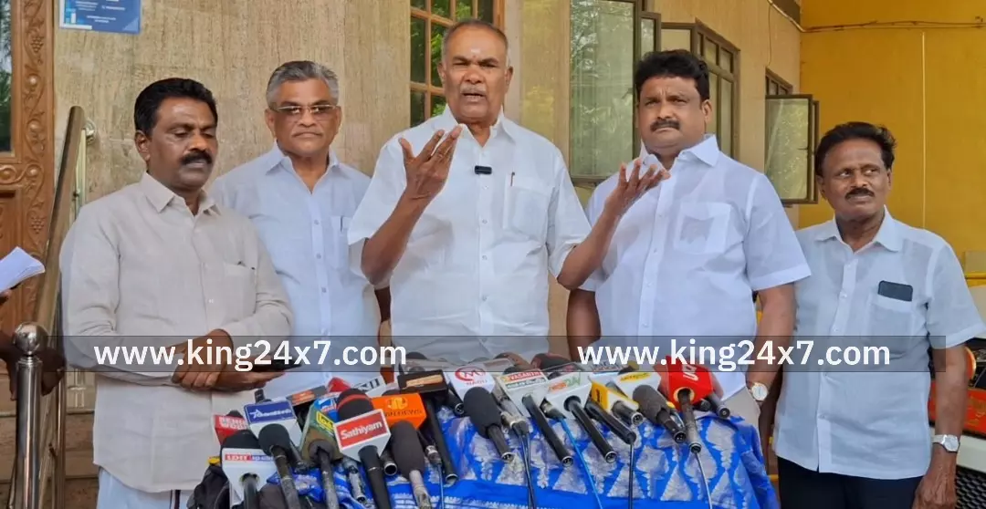 ஆட்சியர் அலுவலகத்தில் சபாநாயகர் பேட்டி ஆட்சியர் அலுவலகத்தில் சபாநாயகர் பேட்டி