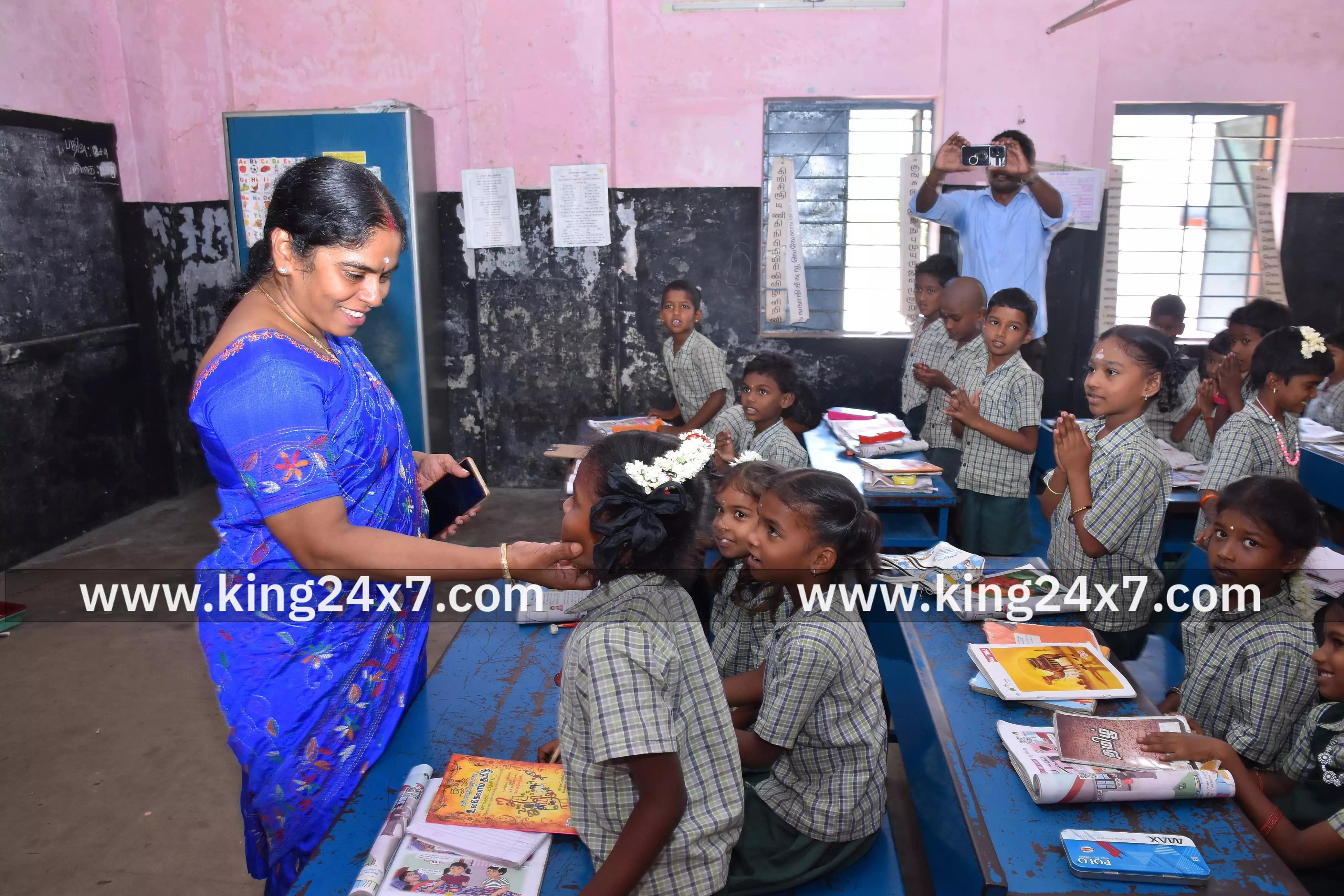 காரை மகளிர் பால் உற்பத்தியாளர் கூட்டுறவு சங்கத்தில் திடீர் ஆய்வு செய்த ஆட்சியர்