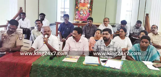 குலசை கோவில் தசரா திருவிழா: பக்தர்கள் ஆயுதம், சாதி அடையாளத்துடன் பங்கேற்க தடை! குலசை கோவில் தசரா திருவிழா: பக்தர்கள் ஆயுதம், சாதி அடையாளத்துடன் பங்கேற்க தடை!