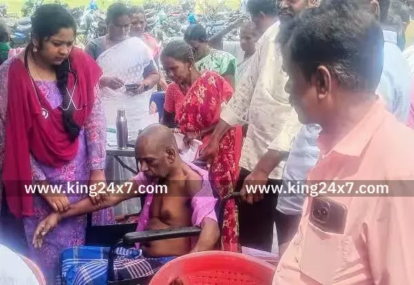 களியாம்பூண்டி ஊராட்சி முகாமில் மயங்கிய முதியவருக்கு சிகிச்சை