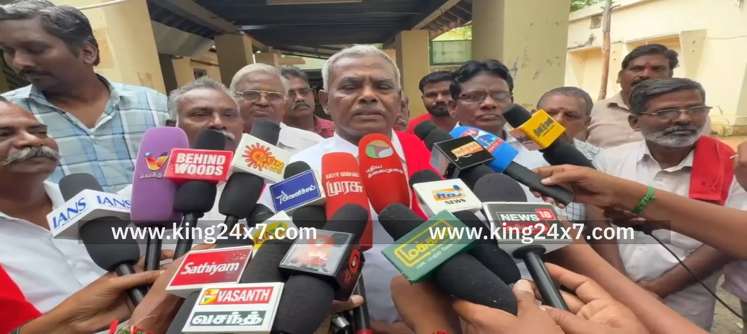 பொதுபாதையை மீட்கும் போராட்டத்தில் பேச்சுவார்த்தையில் உடன்பாடு ஏற்படாத நிலையில் தீர்வு கிடைக்கும் வரை காத்திருக்கும் போராட்டம். மார்க்சிஸ்ட் கம்யூனிஸ்ட் மாநில செயலாளர் பேட்டி பொதுபாதையை மீட்கும் போராட்டத்தில் பேச்சுவார்த்தையில் உடன்பாடு ஏற்படாத நிலையில் தீர்வு கிடைக்கும் வரை காத்திருக்கும் போராட்டம். மார்க்சிஸ்ட் கம்யூனிஸ்ட் மாநில செயலாளர் பேட்டி