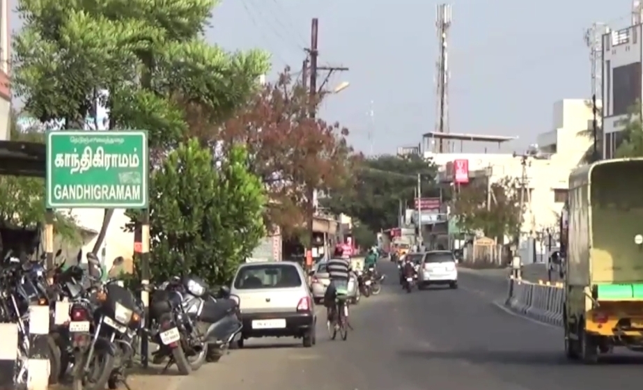 காந்திகிராமம் டூவீலரில் மதுபானம் கடத்தல்-ரூ 35 ஆயிரம் மதிப்புள்ள மது பாட்டில்கள் பறிமுதல்.