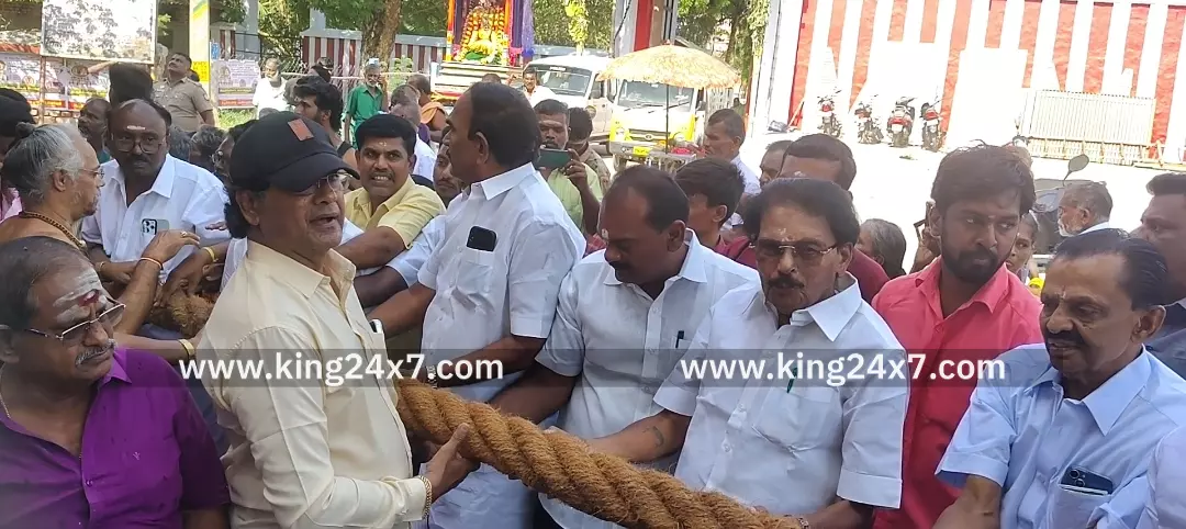 சொக்கநாத சுவாமி திருக்கோயில் ஆவணி பெருந்திருவிழா  திருத்தேரோட்டத்தை மாநில வருவாய் மற்றும் பேரிடர் மேலாண்மைத்துறை அமைச்சர்  வடம் பிடித்து இழுத்து தொடங்கி வைத்தார்