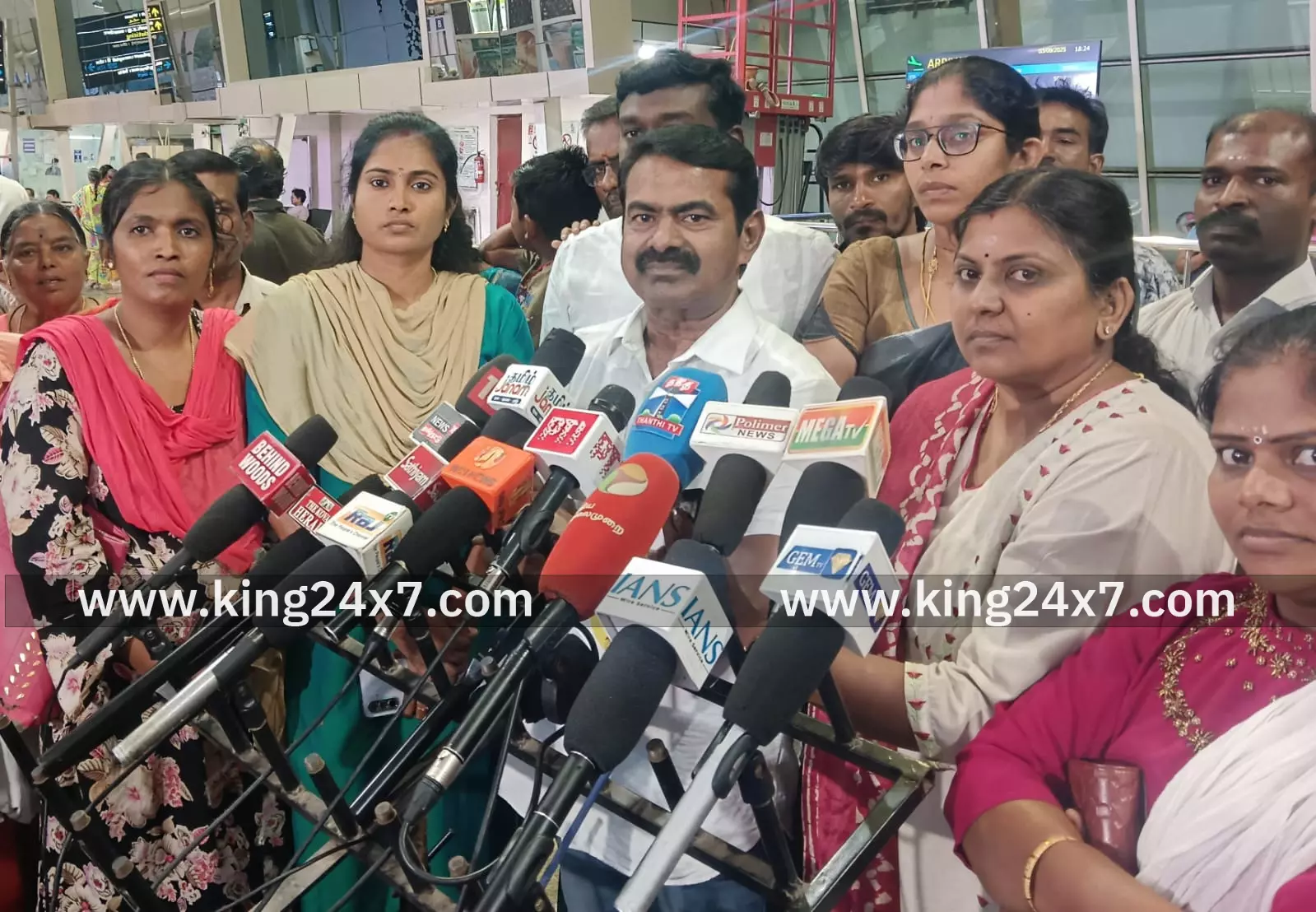 நாட்டின் பிரச்சனைகளுக்குக் காரணம் காங்கிரஸ் தான் – சீமான் குற்றச்சாட்டு