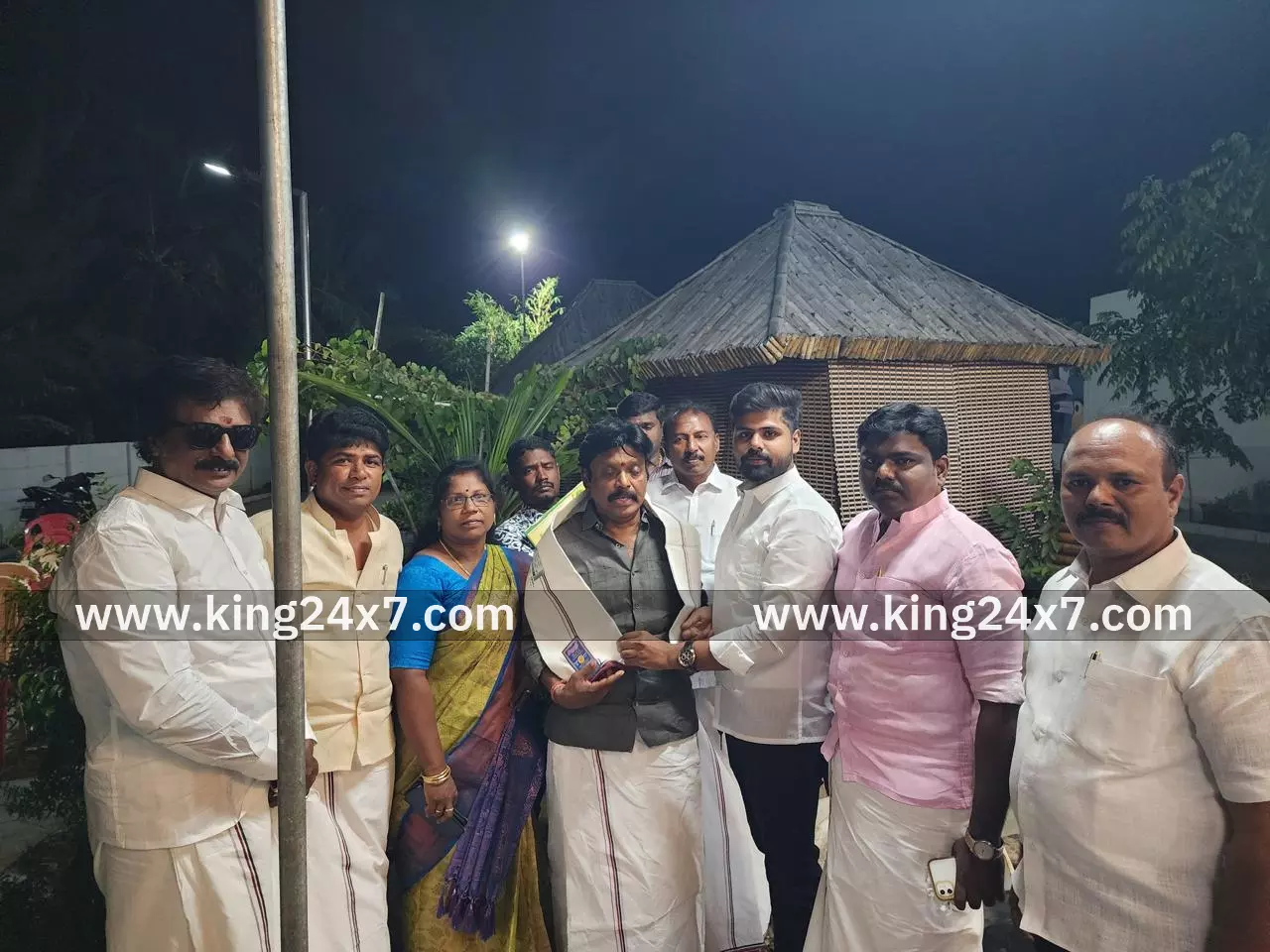 களக்காட்டில் அதிமுகவில் இணைந்த இருவர் களக்காட்டில் அதிமுகவில் இணைந்த இருவர்