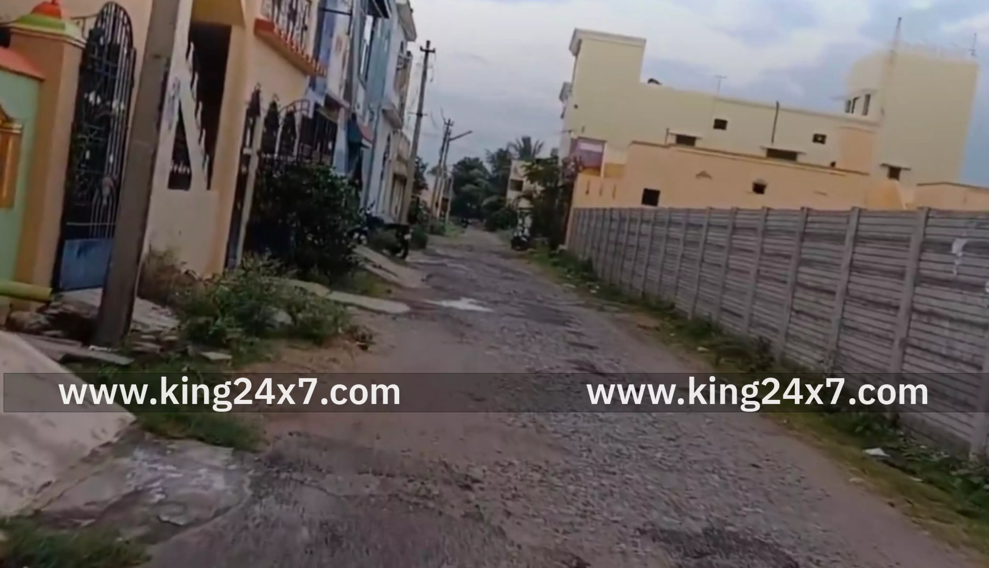 வாலாஜா அருகே சாலையை சீரமைக்க மக்கள் கோரிக்கை