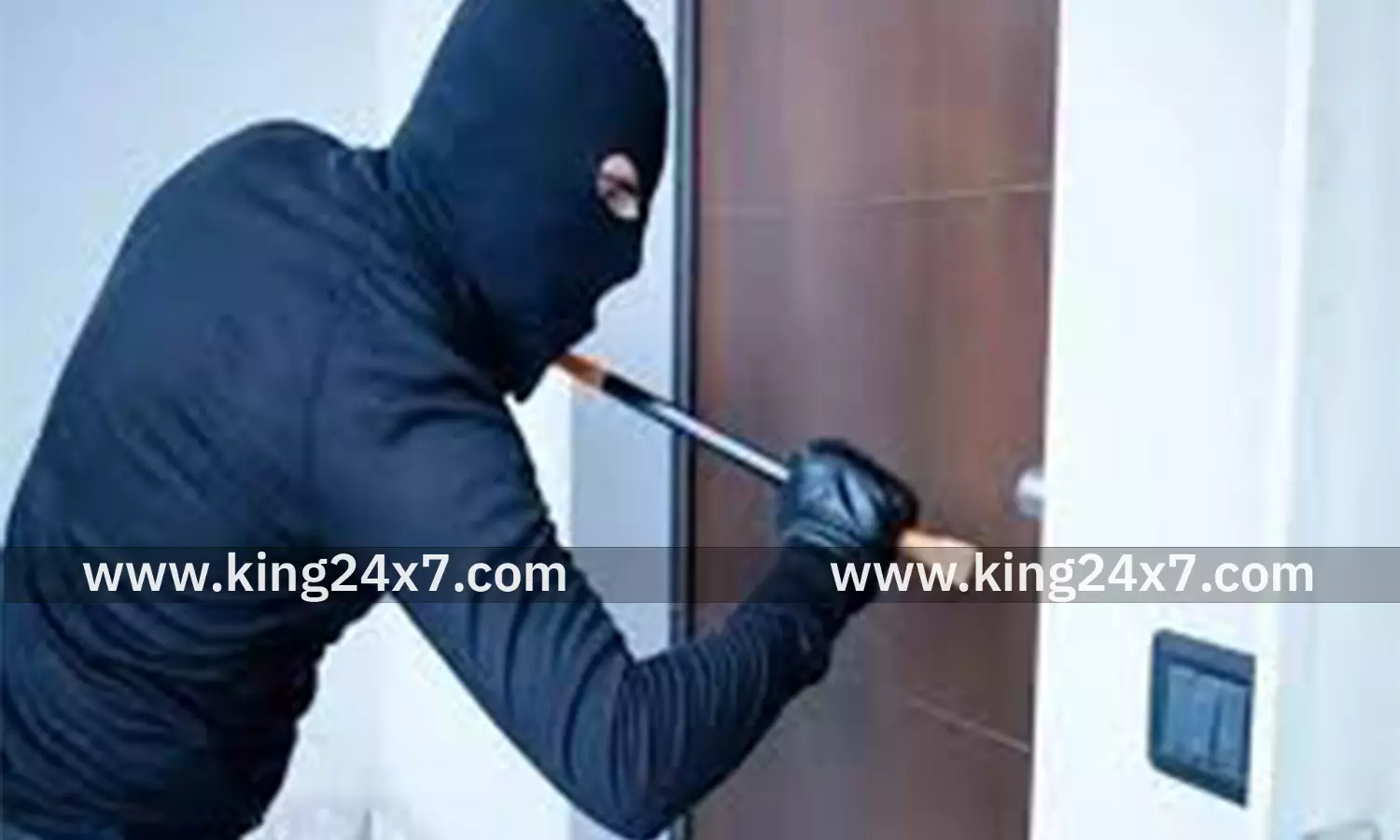 வீட்டின் பூட்டை உடைத்து நகை பணம் கொள்ளை