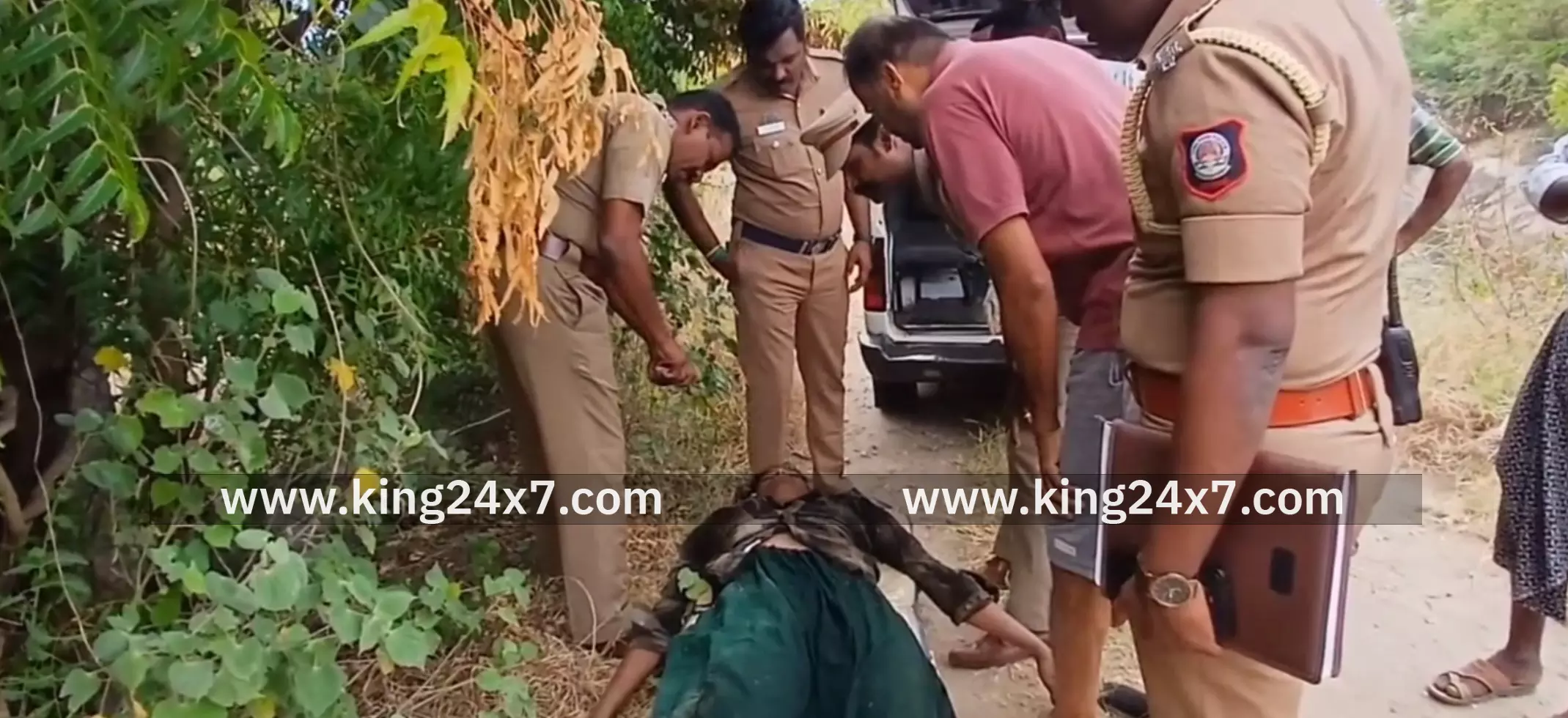 ஊதியூர் அருகே பி.ஏ.பி. வாய்க்காலில் பெண் பிணம் காவல்துறை விசாரணை ஊதியூர் அருகே பி.ஏ.பி. வாய்க்காலில் பெண் பிணம் காவல்துறை விசாரணை