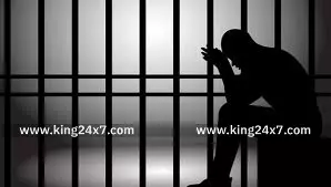 கஞ்சா விற்ற 2 வாலிபர்கள் கைது : இருசக்கர வாகனம் பறிமுதல் கஞ்சா விற்ற 2 வாலிபர்கள் கைது : இருசக்கர வாகனம் பறிமுதல்