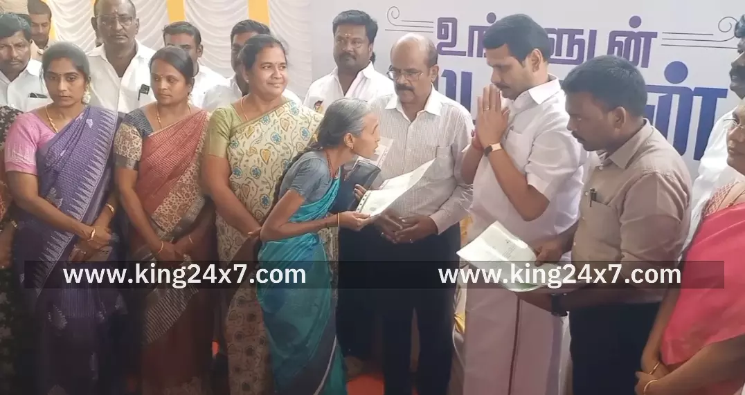 கரூர்- உங்களுடன் ஸ்டாலின் திட்டத்தில் பயனாளிகளுக்கு நலத்திட்டங்களை வழங்கினார் செந்தில் பாலாஜி. கரூர்- உங்களுடன் ஸ்டாலின் திட்டத்தில் பயனாளிகளுக்கு நலத்திட்டங்களை வழங்கினார் செந்தில் பாலாஜி.