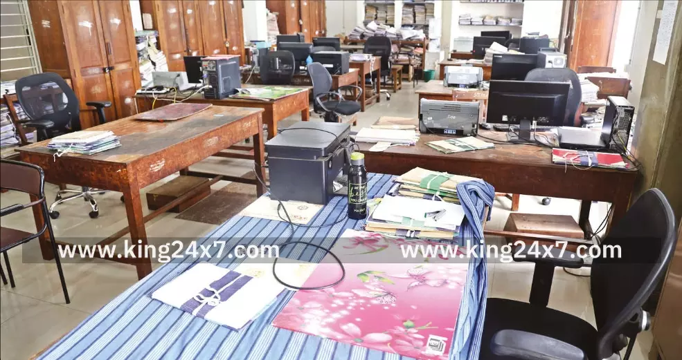 கோவையில் 48 மணி நேர வேலைநிறுத்தம் – வருவாய் துறை பணிகள் பாதிப்பு ! கோவையில் 48 மணி நேர வேலைநிறுத்தம் – வருவாய் துறை பணிகள் பாதிப்பு !