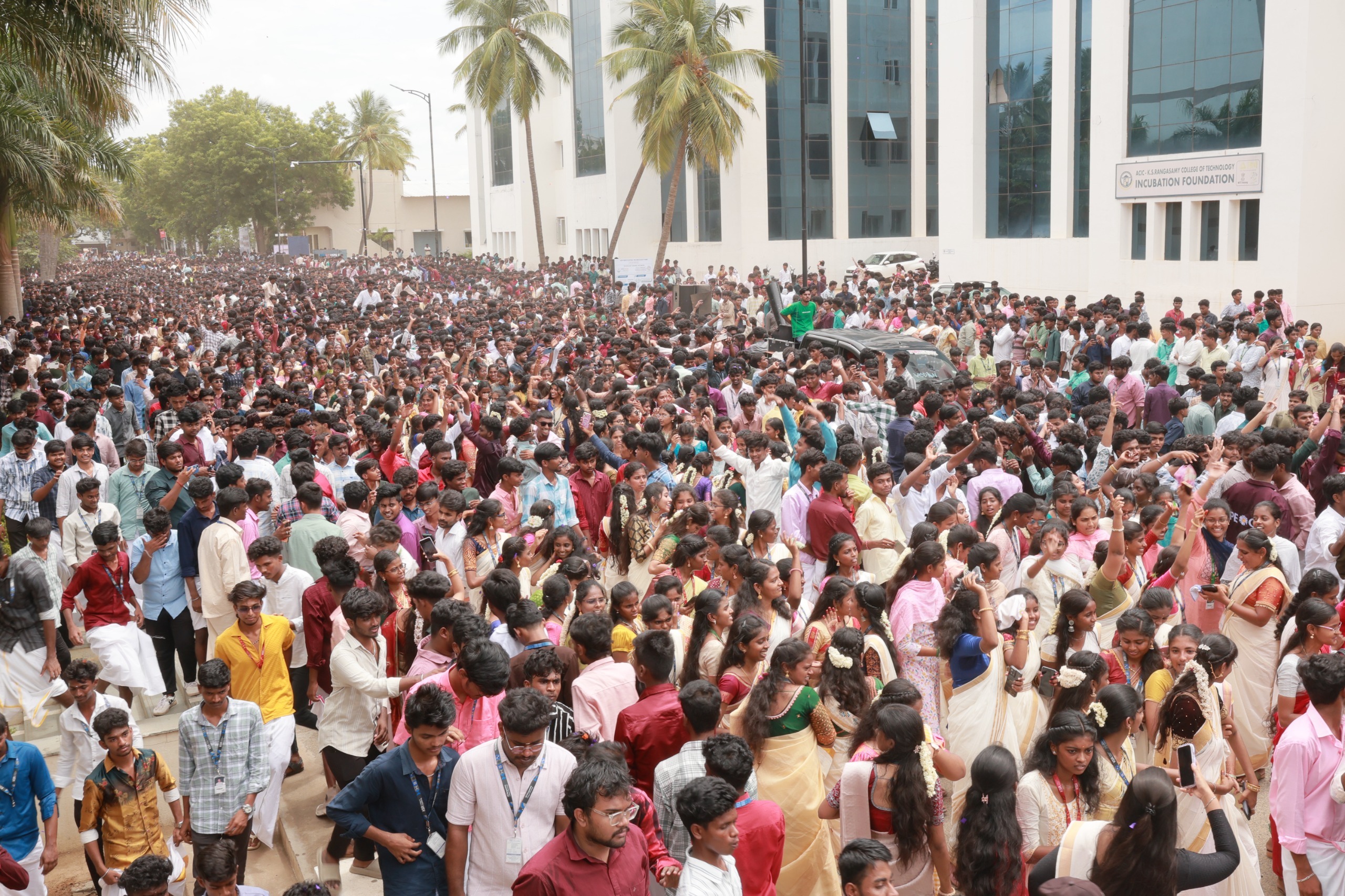 கே எஸ் ஆர் கல்வி நிறுவனங்களில் கலைகட்டியஓணம் திருவிழா கே எஸ் ஆர் கல்வி நிறுவனங்களில் கலைகட்டியஓணம் திருவிழா