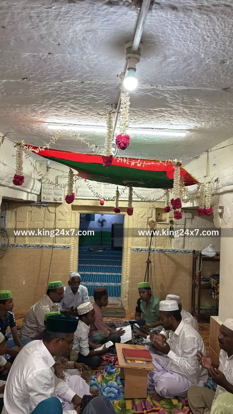 சந்தைப்பேட்டை பள்ளிவாசலில் நபி துதி பாடல் நிகழ்ச்சி சந்தைப்பேட்டை பள்ளிவாசலில் நபி துதி பாடல் நிகழ்ச்சி