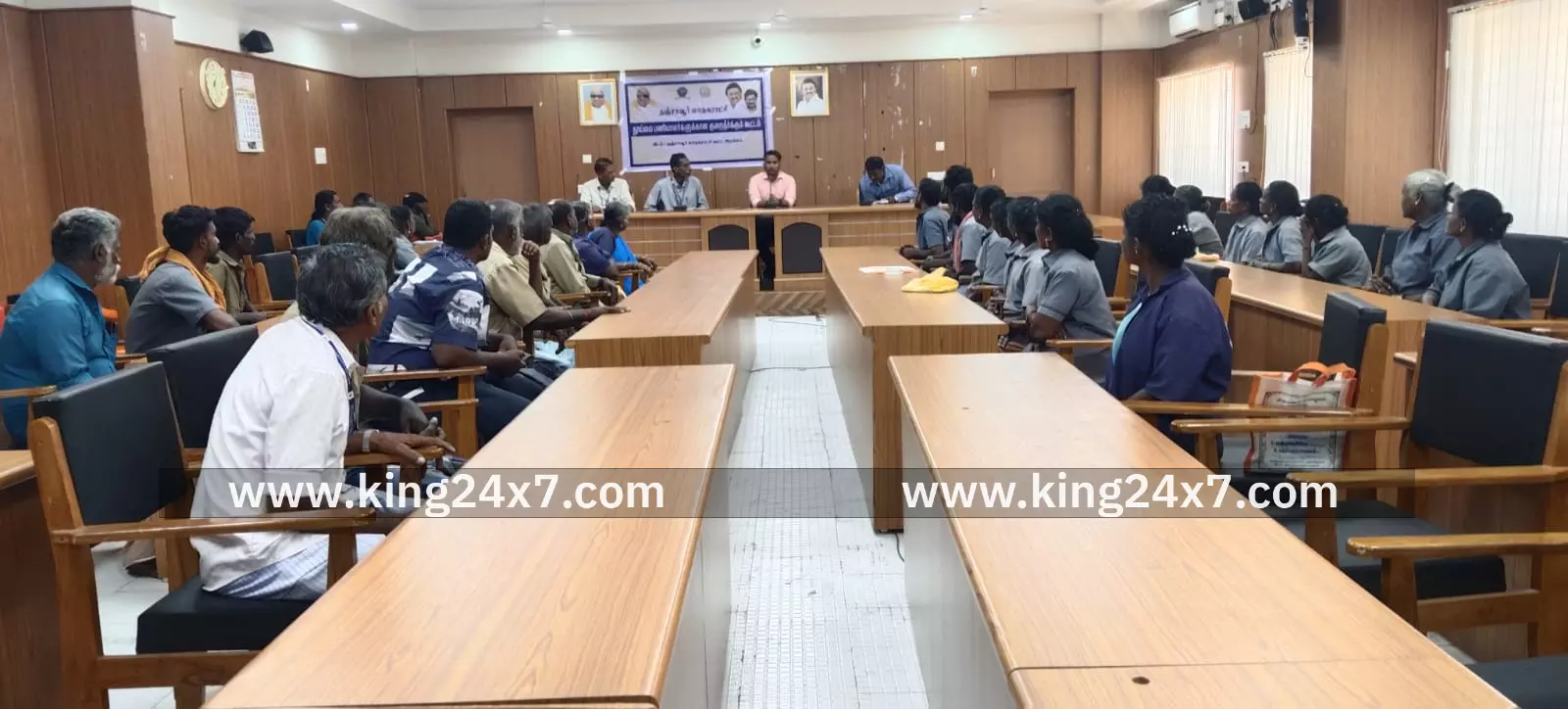 தஞ்சாவூர் மாநகராட்சி தூய்மைப் பணியாளர்கள் குறைதீர்க்கும் நாள் கூட்டம் 