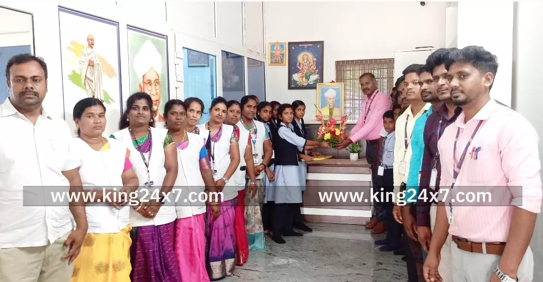 தனியார் பள்ளியில் டாக்டர் ராதாகிருஷ்ணன் உருவப்படத்திற்கு மாணவர்கள் மரியாதை