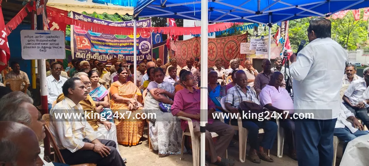 கோவையில் 18-வது நாளாக தொடரும் போக்குவரத்து தொழிலாளர்களின் காத்திருப்பு போராட்டம் !