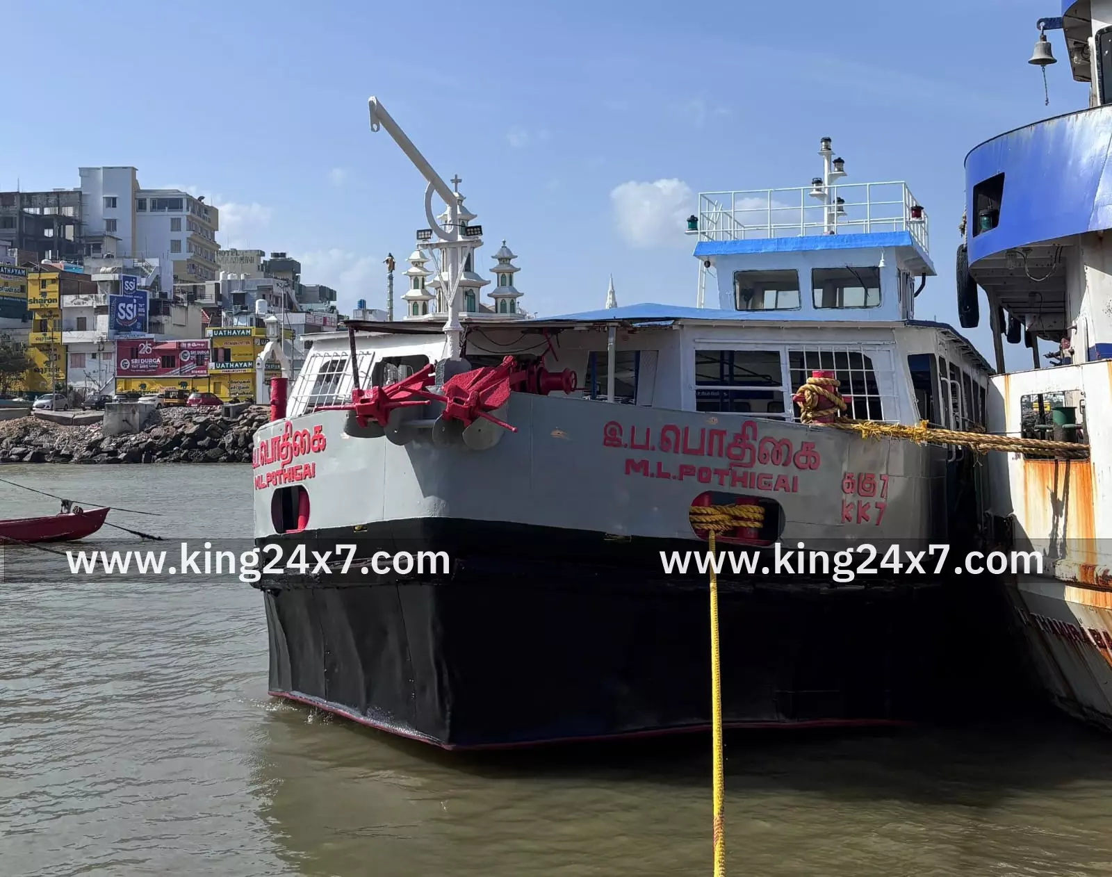 கன்னியாகுமரி படகு போக்குவரத்து துவங்கியது