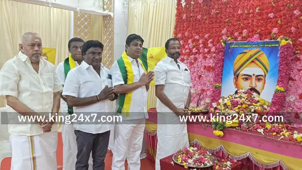 வ.உ.சி. திருஉருவப்படத்திற்கு மலர் தூவி மரியாதை வ.உ.சி. திருஉருவப்படத்திற்கு மலர் தூவி மரியாதை