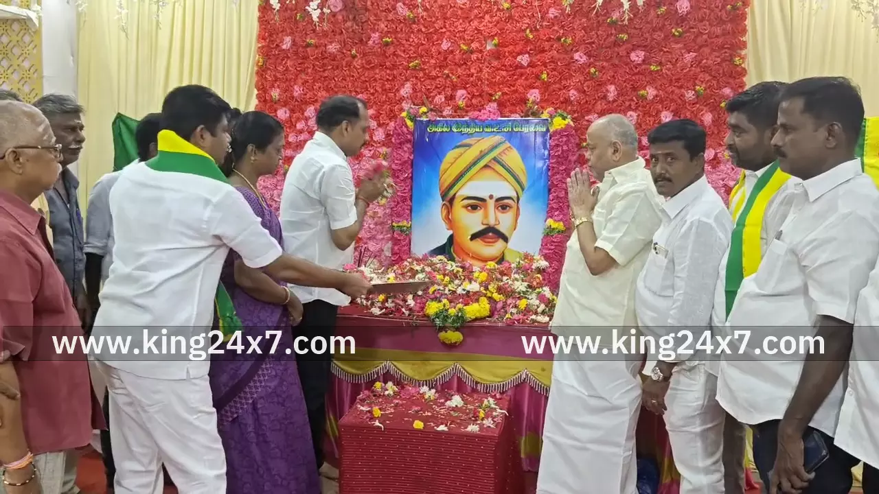 வ.உ.சி. திருஉருவப்படத்திற்கு மலர் தூவி மரியாதை வ.உ.சி. திருஉருவப்படத்திற்கு மலர் தூவி மரியாதை