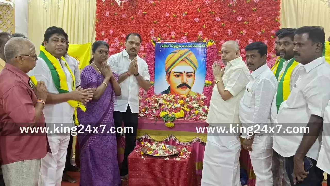 வ.உ.சி. திருஉருவப்படத்திற்கு மலர் தூவி மரியாதை வ.உ.சி. திருஉருவப்படத்திற்கு மலர் தூவி மரியாதை