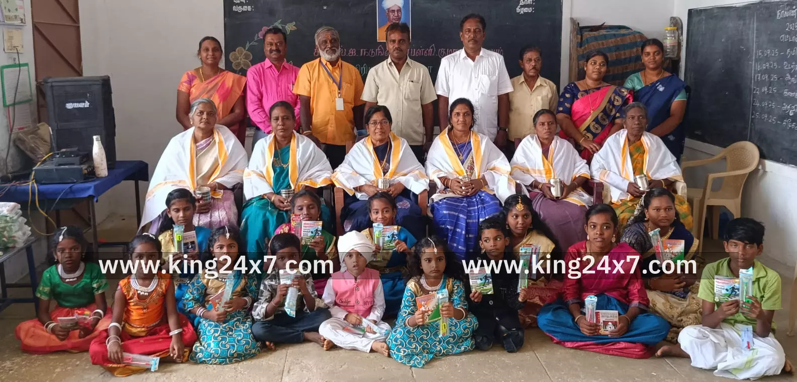 அரசு உதவி பெறும் பள்ளியில் ஆசிரியர் தின விழா அரசு உதவி பெறும் பள்ளியில் ஆசிரியர் தின விழா