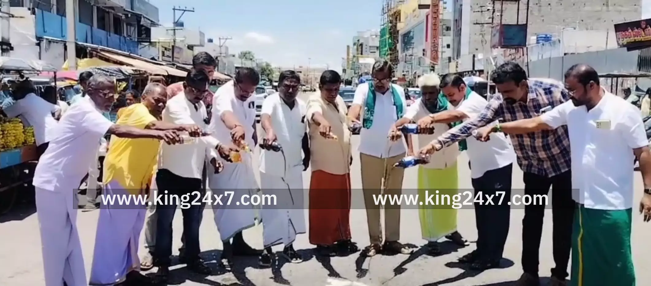 ரோட்டில் கொட்டிய கோக் ரோட்டில் கொட்டிய கோக்