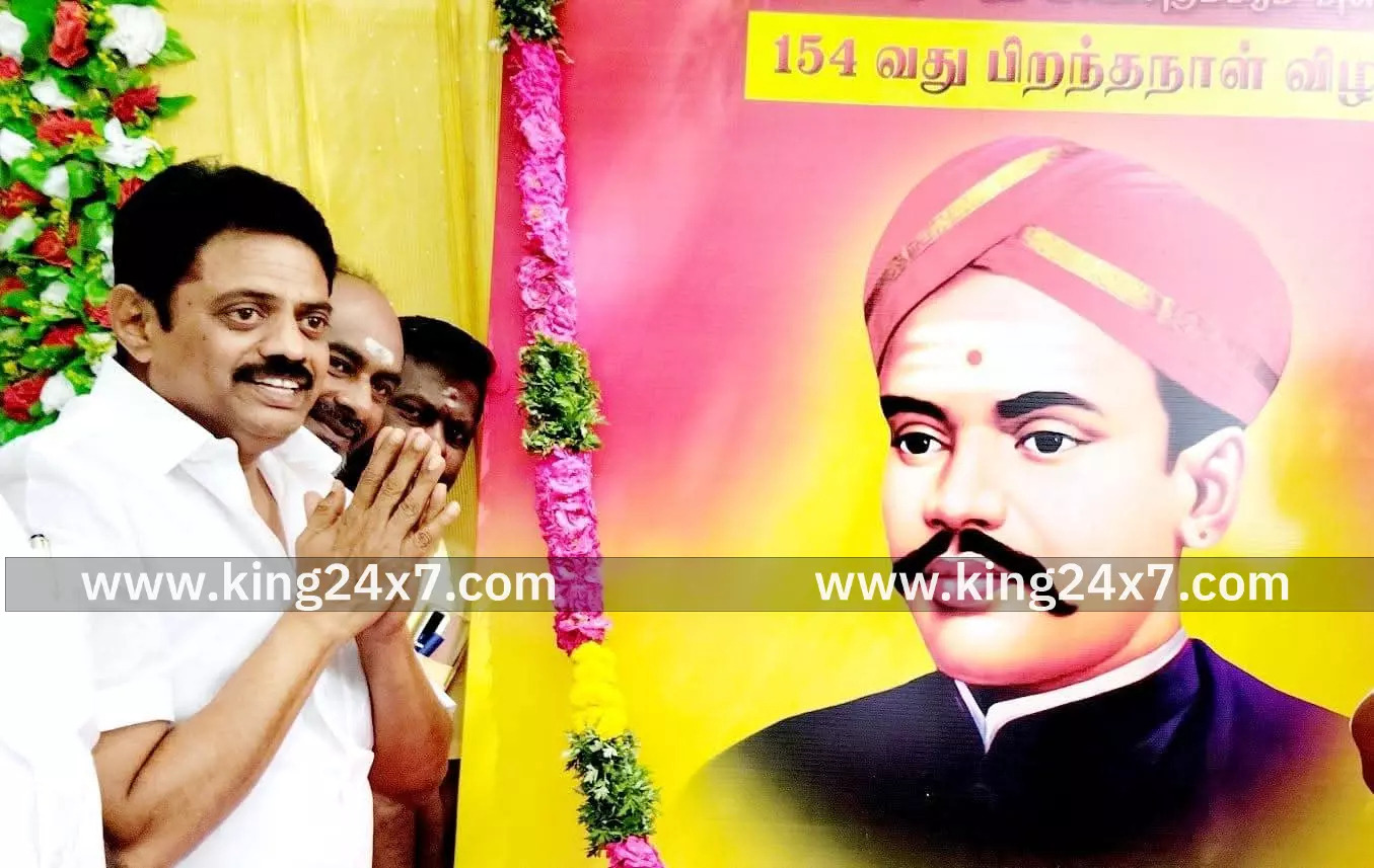 வ உ சி படத்திற்கு மாலை அணிவித்து மரியாதை செலுத்திய திமுகவினர் வ உ சி படத்திற்கு மாலை அணிவித்து மரியாதை செலுத்திய திமுகவினர்