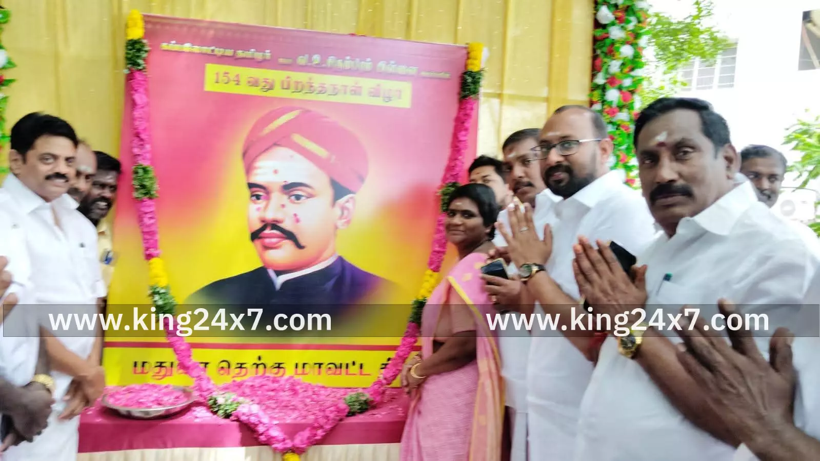 வ உ சி படத்திற்கு மாலை அணிவித்து மரியாதை செலுத்திய திமுகவினர் வ உ சி படத்திற்கு மாலை அணிவித்து மரியாதை செலுத்திய திமுகவினர்