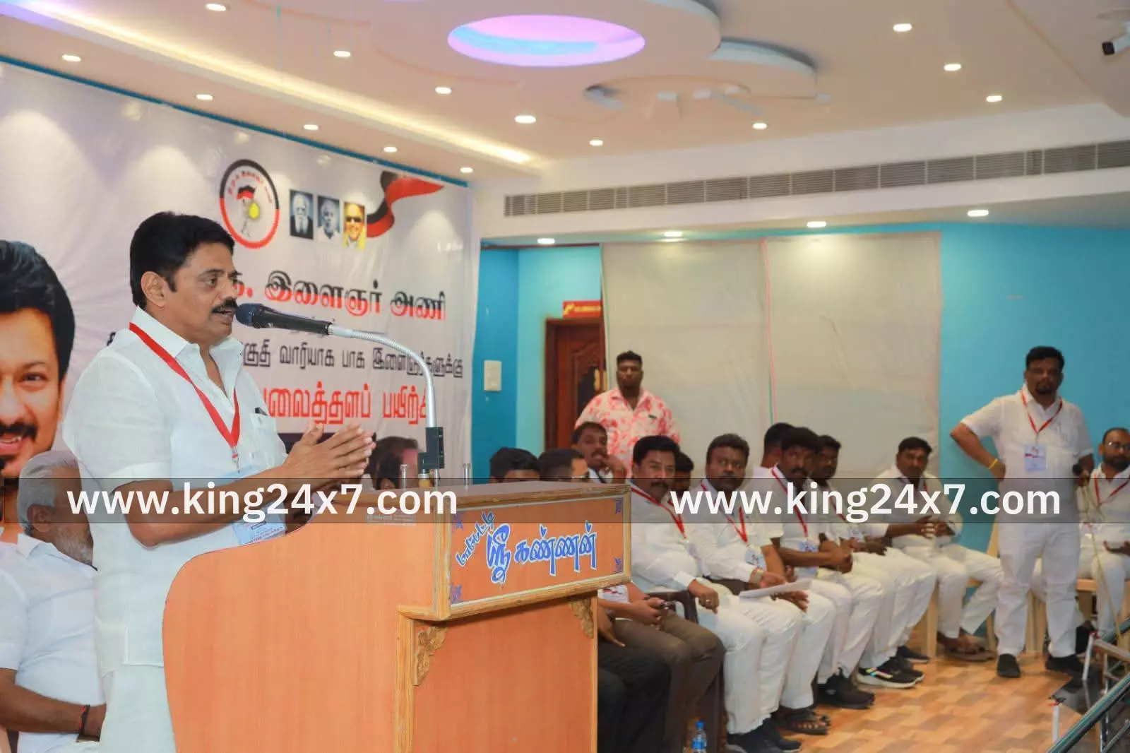 திமுக இளைஞர்களுக்கு சமூக வலைதள பயிற்சி முகாம். திமுக இளைஞர்களுக்கு சமூக வலைதள பயிற்சி முகாம்.