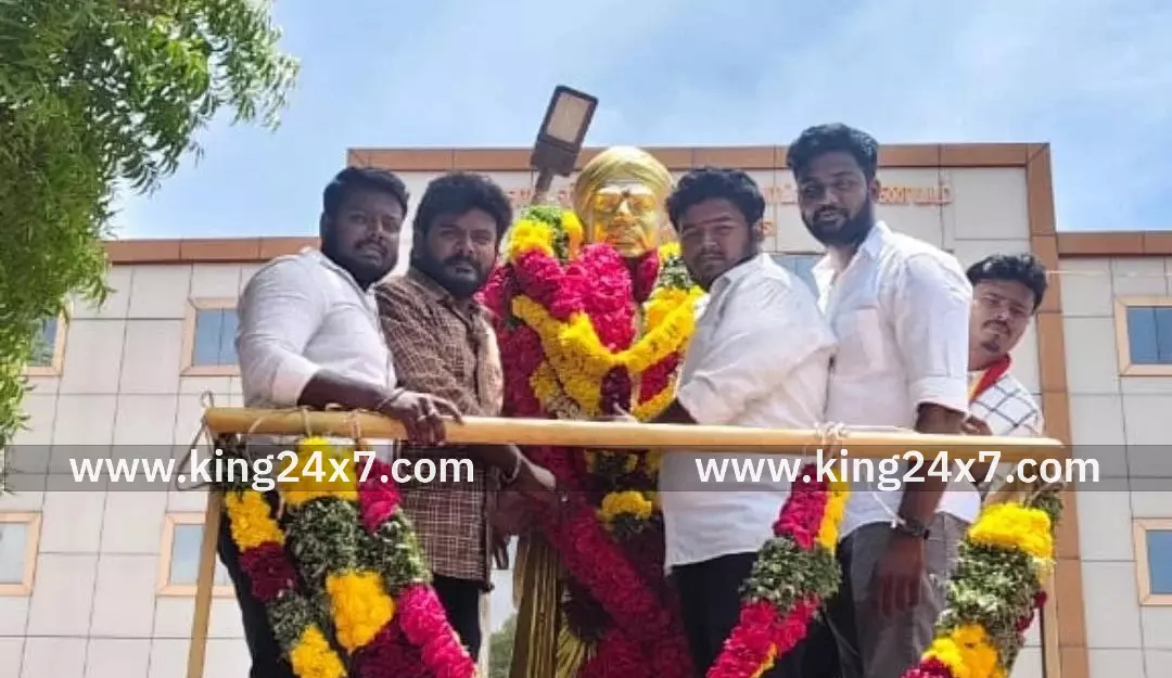 சுதந்திர போராட்ட வீரருக்கு தவெகவினர் மரியாதை