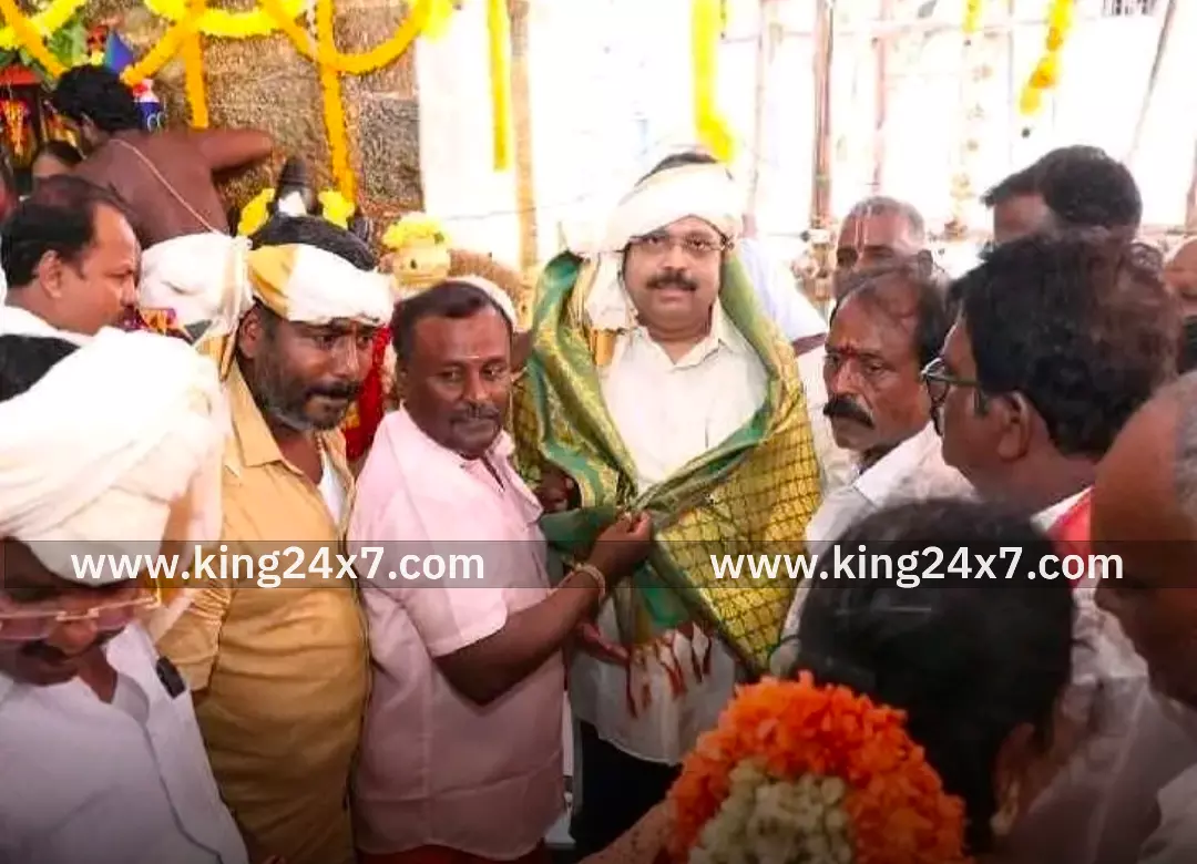 கும்பாபிஷேக விழாவில் கலந்து கொண்ட எம்.பி! கும்பாபிஷேக விழாவில் கலந்து கொண்ட எம்.பி!